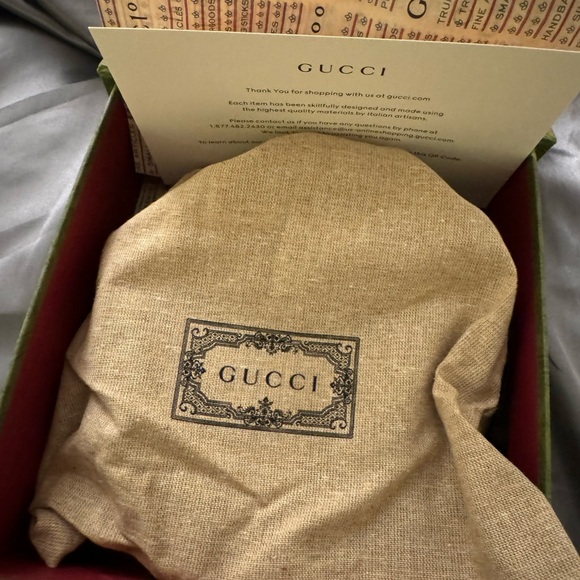 Gucci belt - Unisex 
Reason for selling - wanted a smaller size 
100% new main image 8
